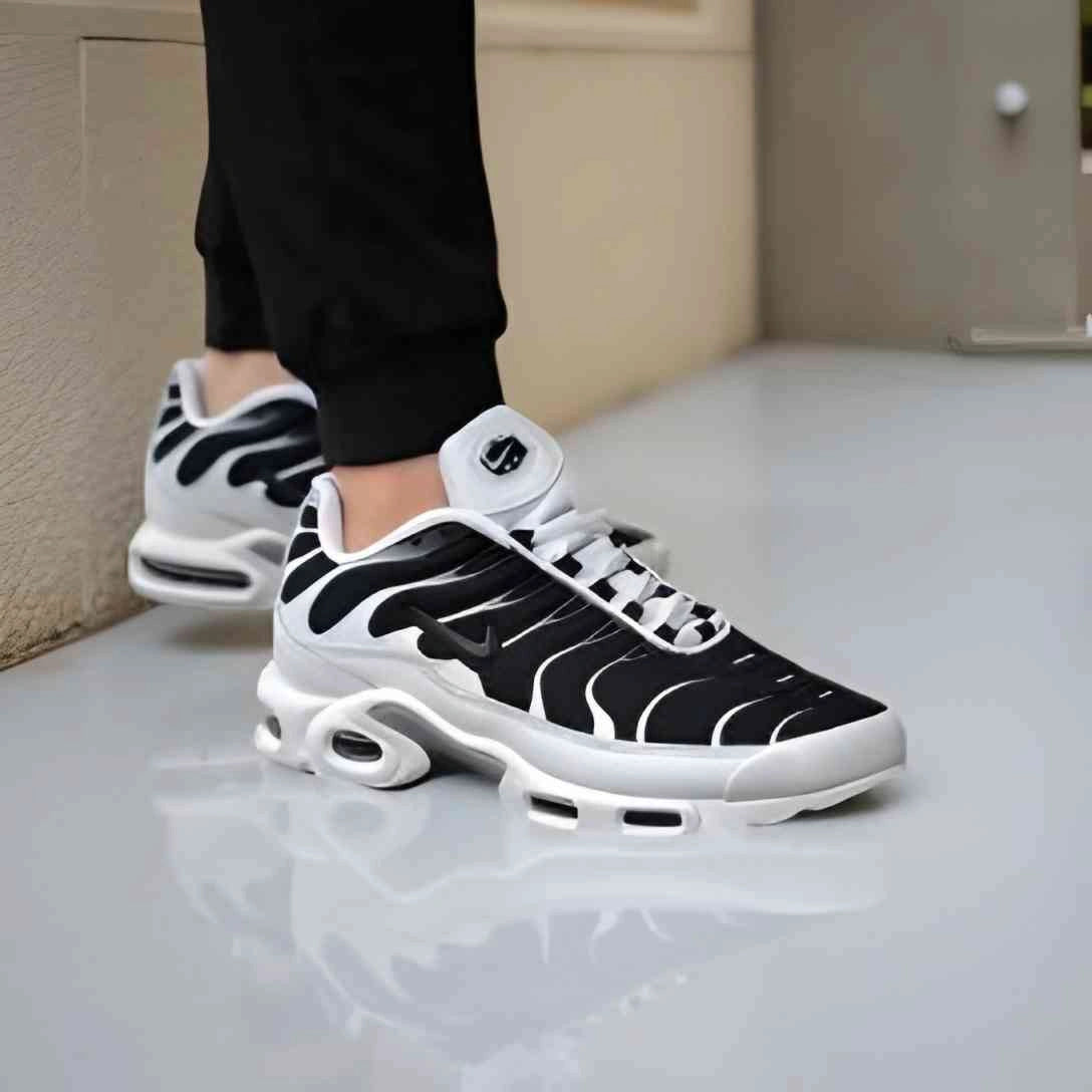Nike Air Max Plus TN “Panda” – Sneakers
