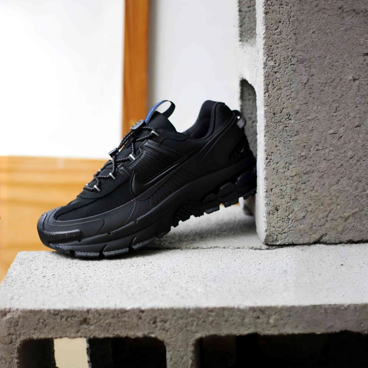 Nike Zoom Vomero Roam Winterized "Black"