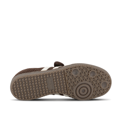 Horizontal taupe-brown outsole of adidas Originals Samba Jane Brown Off White Gold with wavy heel tread on the left and circular forefoot tread on the right